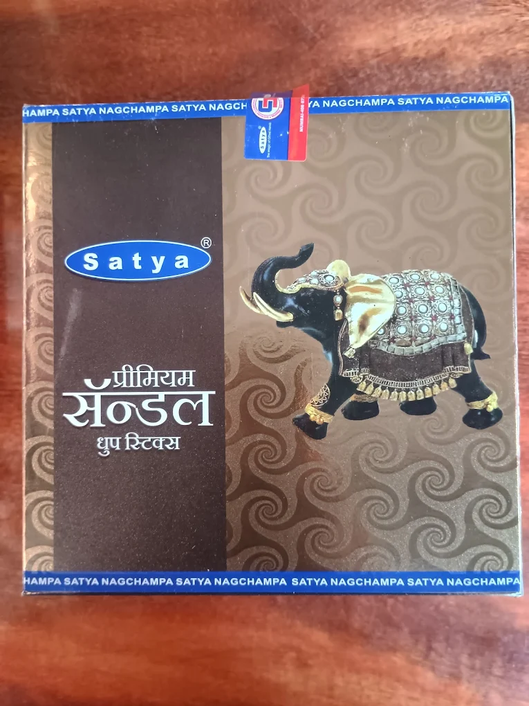 Satya चंदन धूप स्टिक्स
